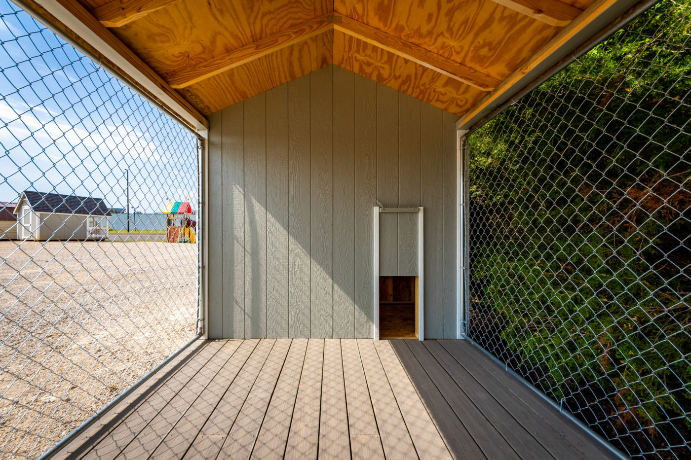 Prefab clearance dog house