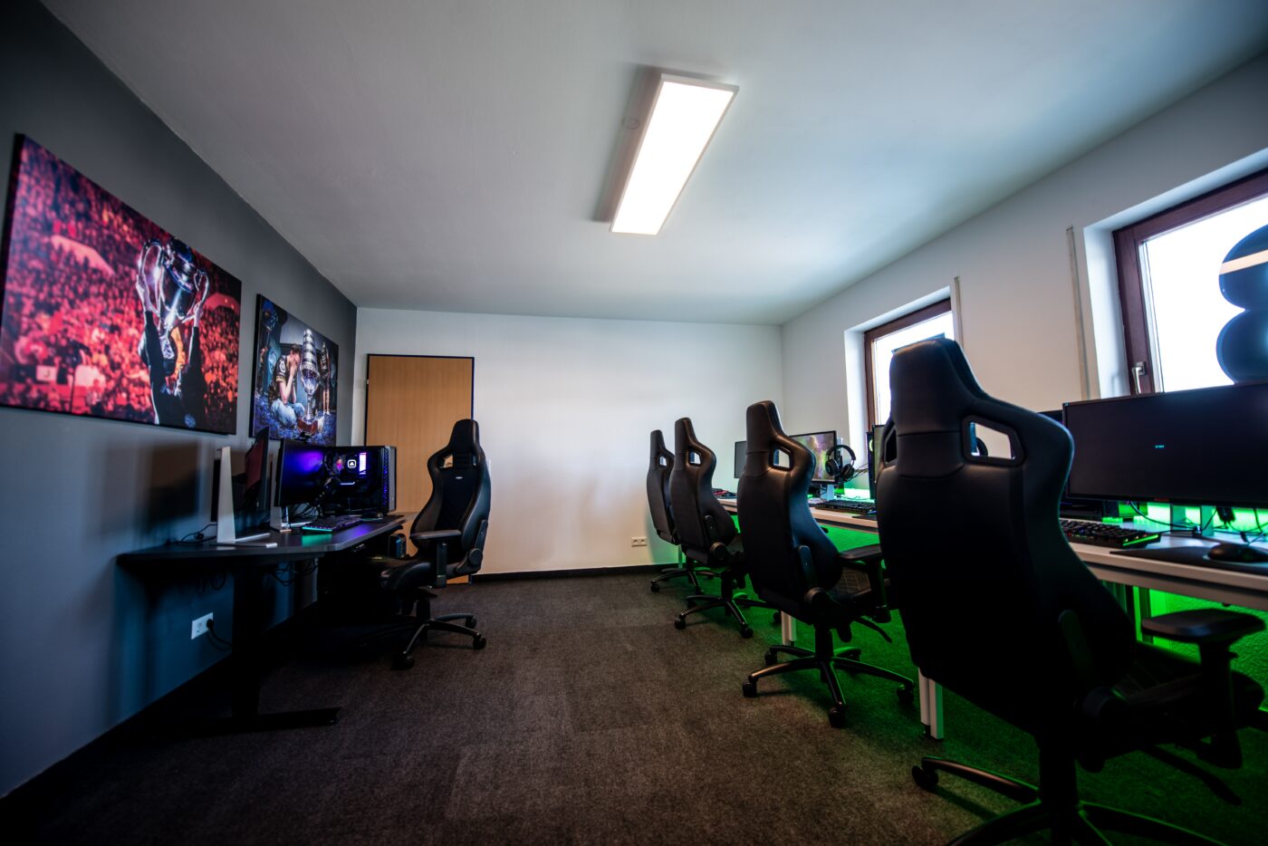 small man cave ideas gaming chairs
