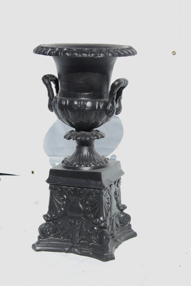 Small Handle Urn A3021 (1)